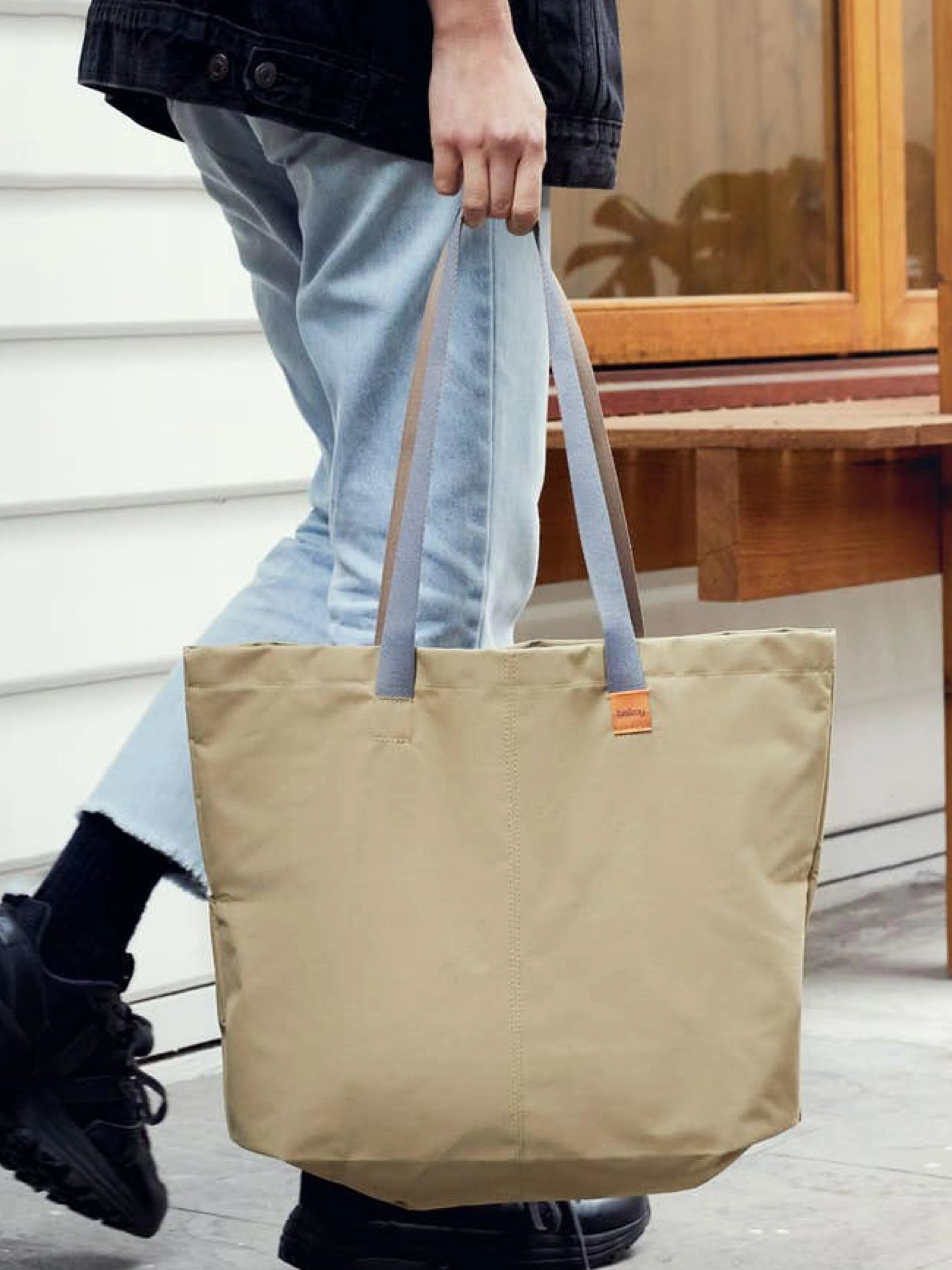 Bellroy Market Tote Biscuit (Leather-free)