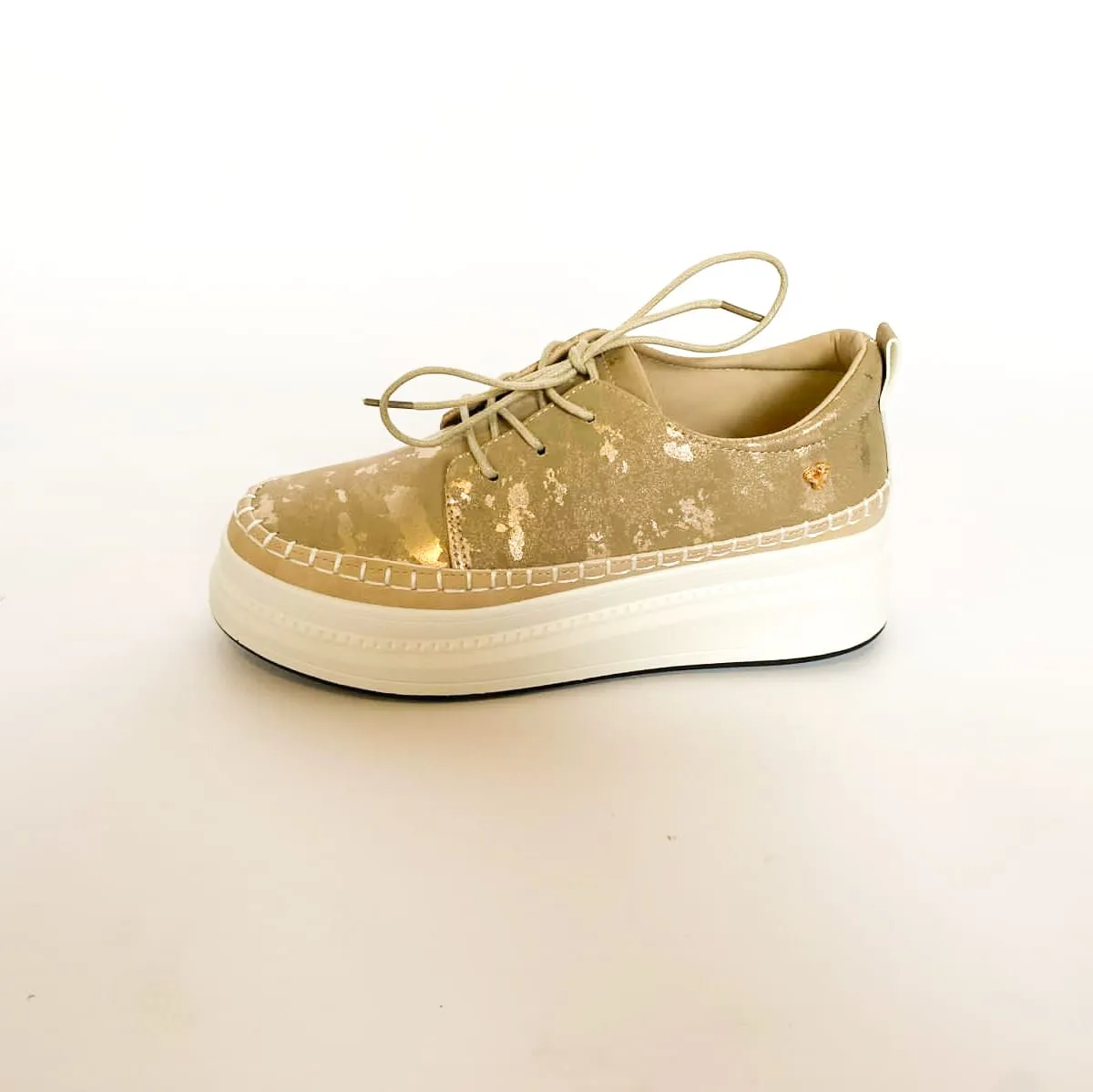 Butterfly Senhora 14 gold laceup sneaker