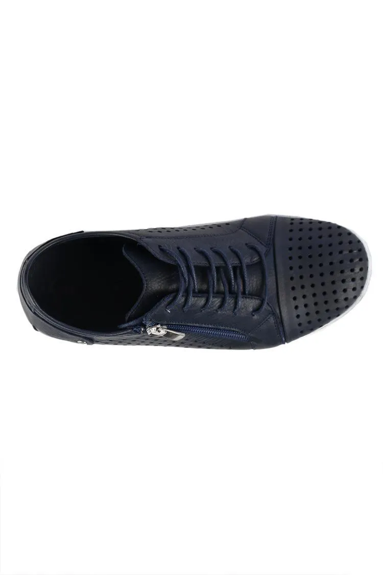 EG17 Sneaker in Navy