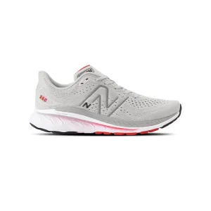 New Balance Men's 860 v13