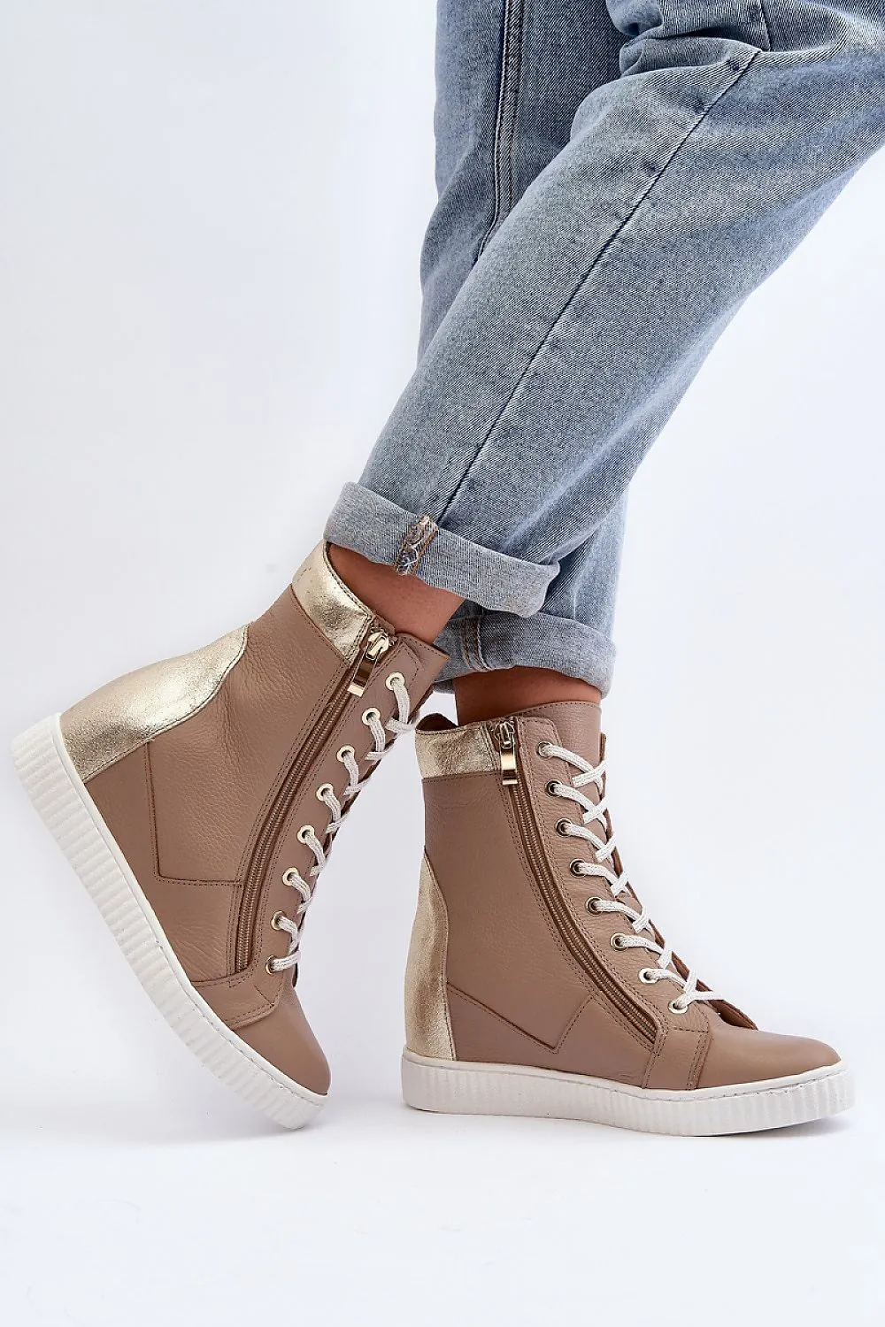 TEEK - Gold Accent Wedge Seakers