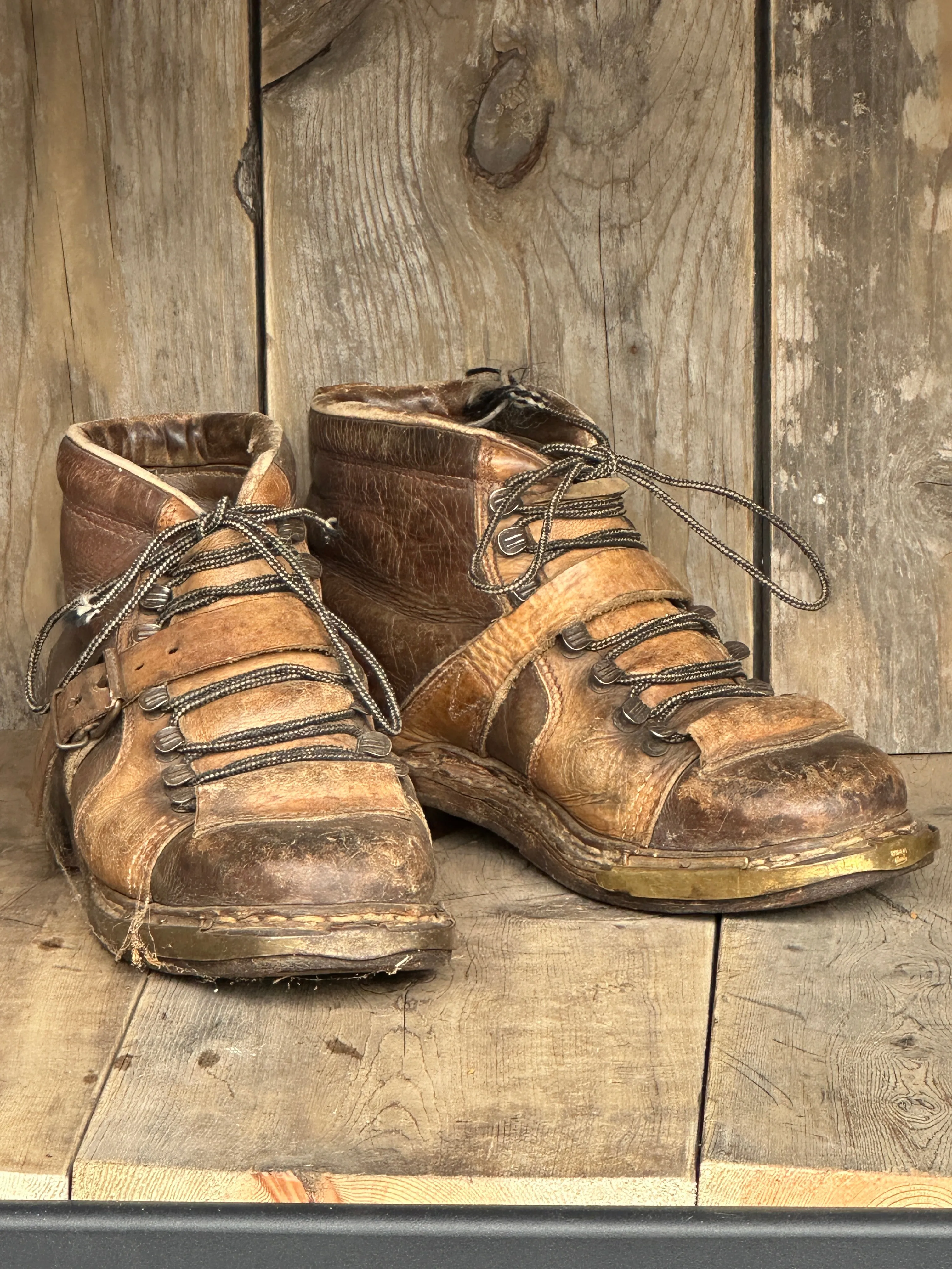 Two-tone Leather Ski Boots - Vintage