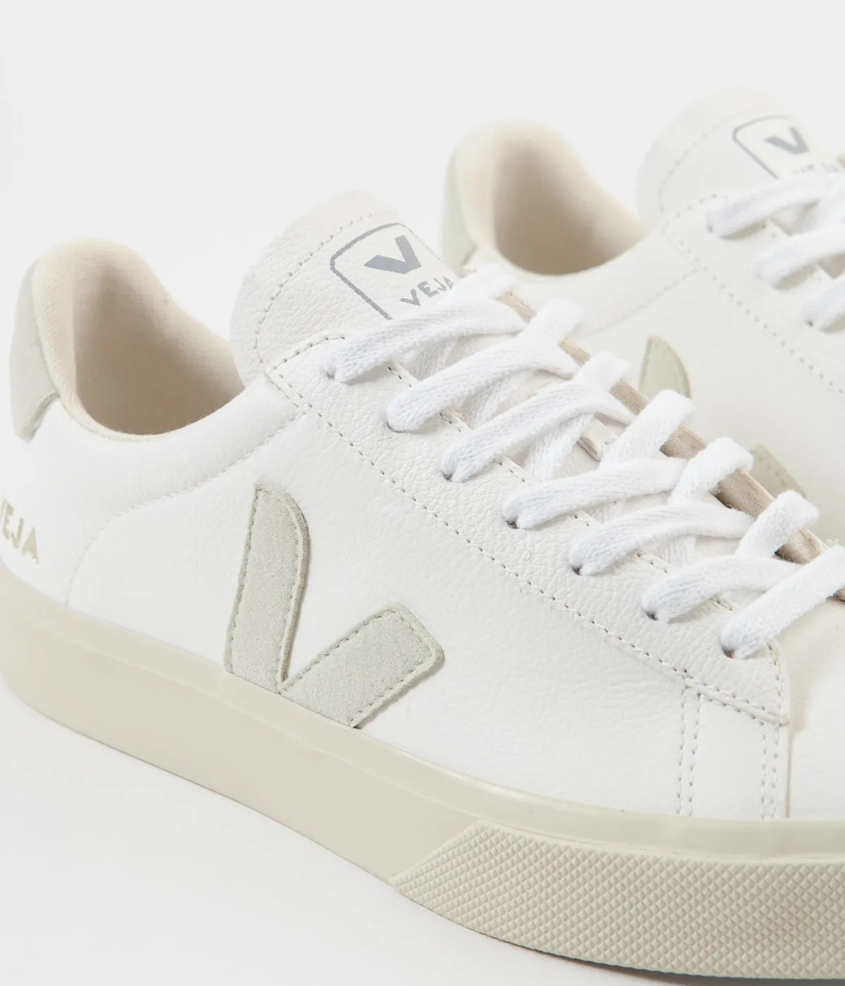 Veja Womens Campo ChromeFree Leather Shoes - White / Natural